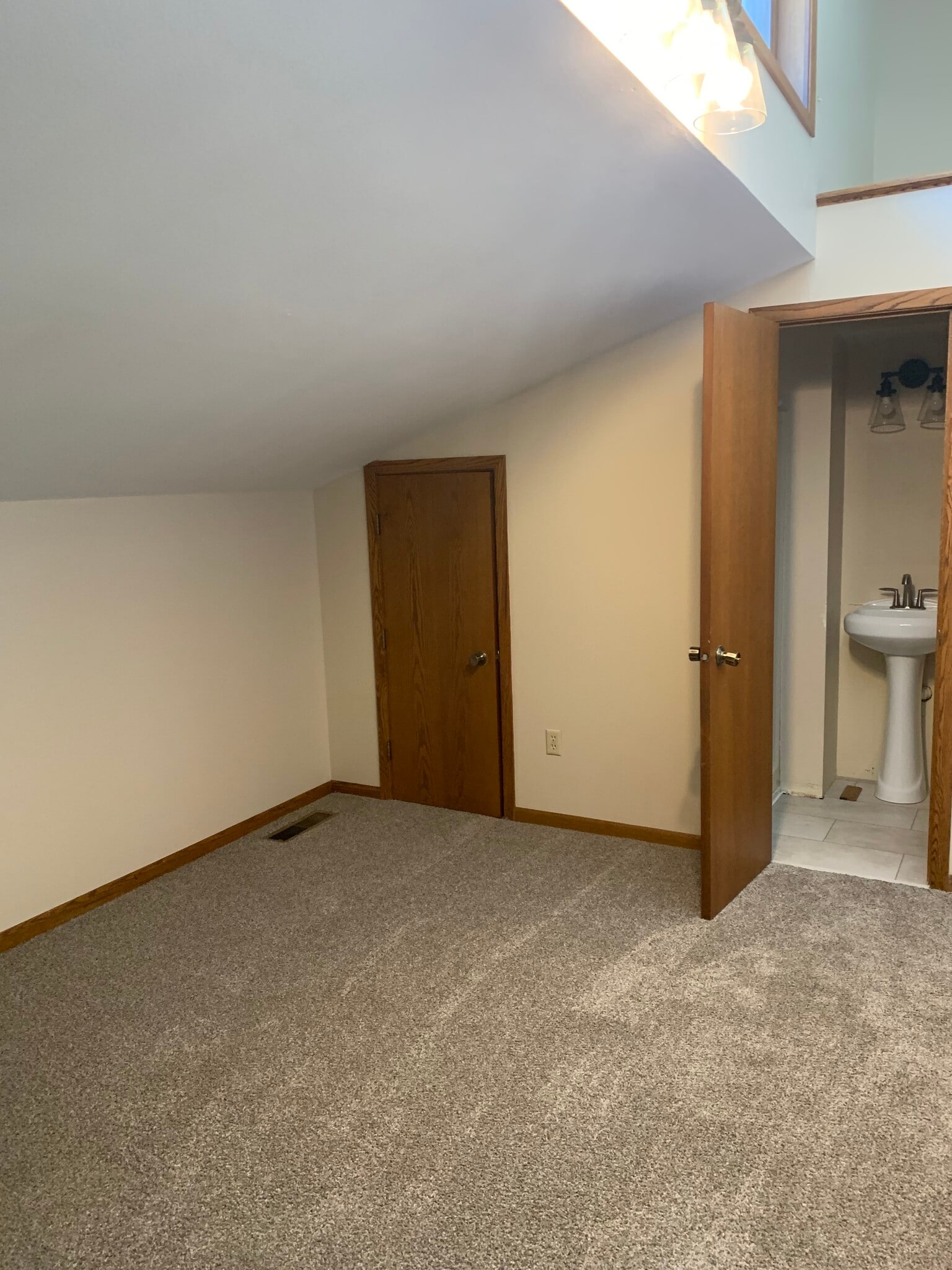 Upper Bedroom w/3/4 Bath - 317 River St