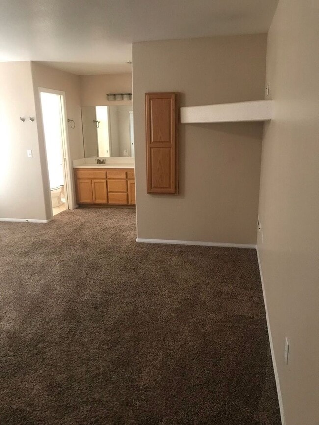 Building Photo - 4 BEDROOM HOME WITH VIEWS, NEAR WAALEW IN SYCAMORE ROCKS AREA OF APPLE VALLEY.