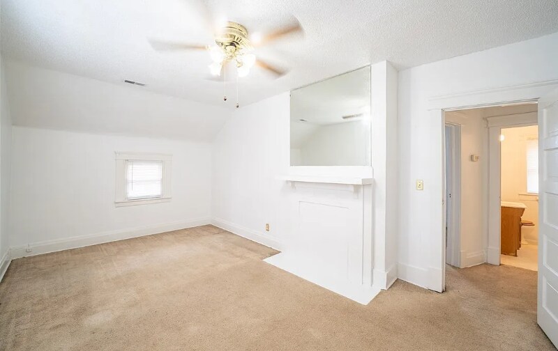 Building Photo - 935 Somerset Dr