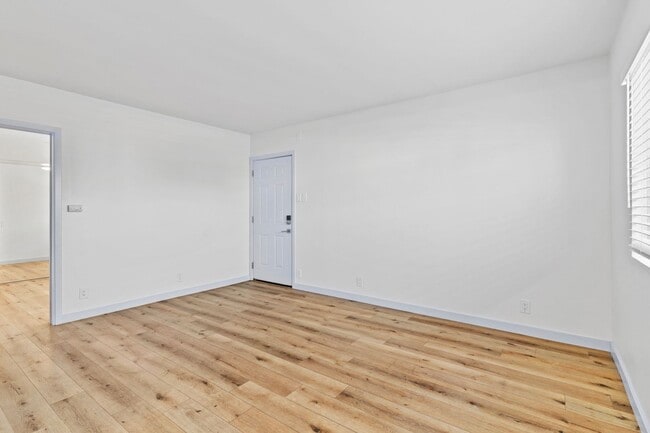 Interior Photo - 1078 E 7th Street