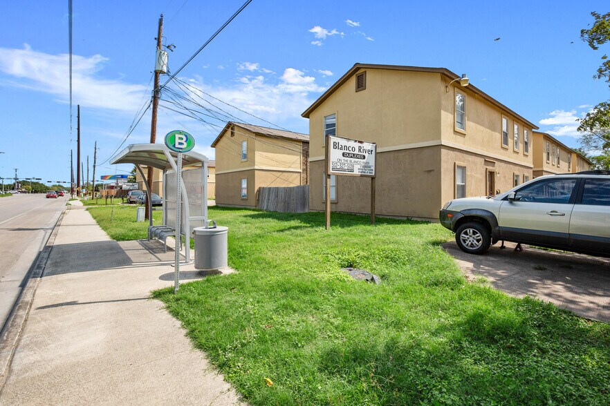 Building Photo - 1460 River Rd