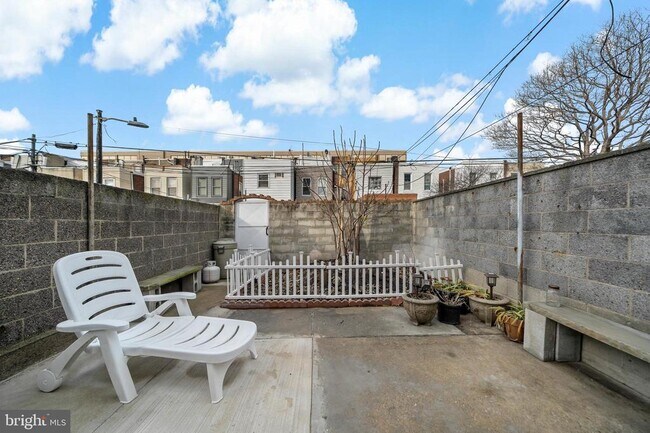Building Photo - 2126 S Iseminger St