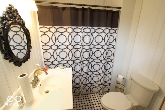 Building Photo - 879 S Tompkins St