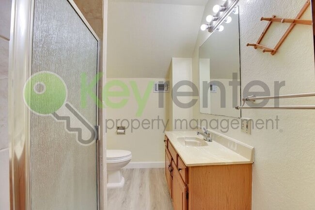 Building Photo - 809 N Hobson Ave