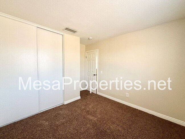 Building Photo - 15091 Brown Ln