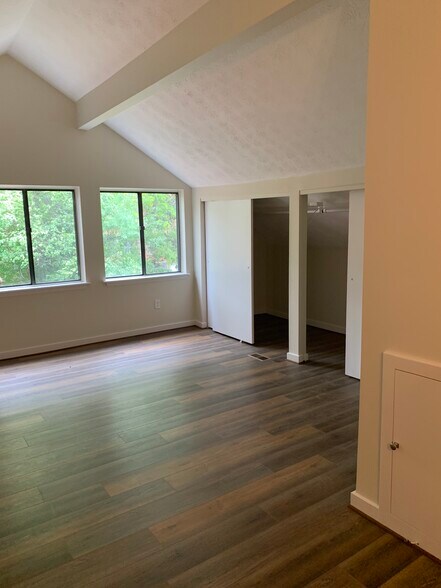 Building Photo - 152 Wintergreen Way