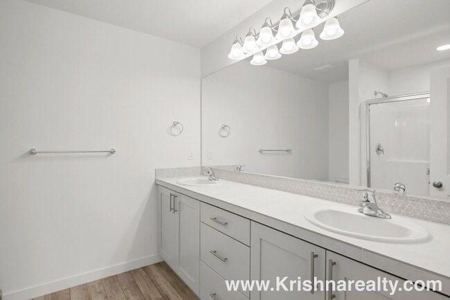 Building Photo - Beautiful 2021 Modern Build | 3 Bed | 2.5 Bath | Stylish Townhome in Laurel Woods