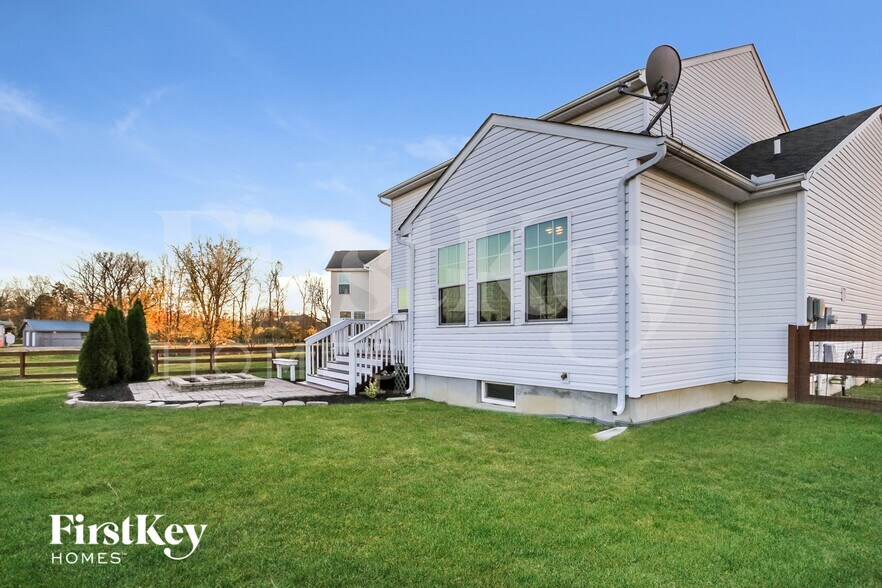 Building Photo - 5222 River Ridge Dr