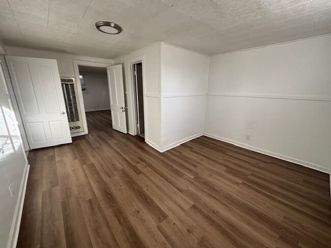 Building Photo - 1808 E 19th St