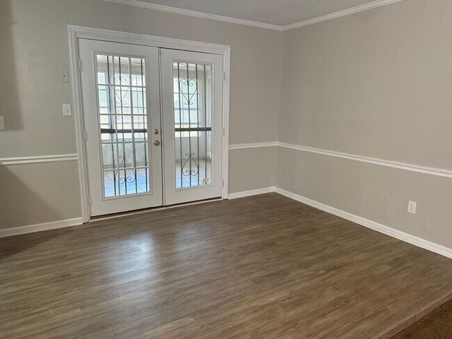 Building Photo - Four Bedroom, Two Bath Home, Just Off Toba...