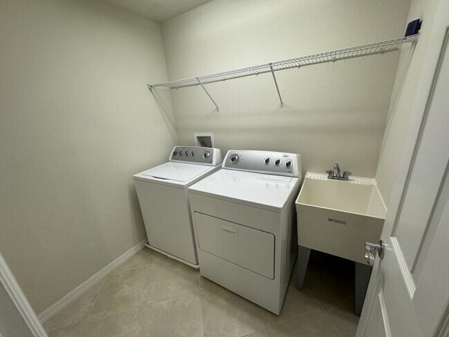 Building Photo - 11902 Lorenza Ln