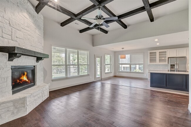 Building Photo - 40515 Manor Dr
