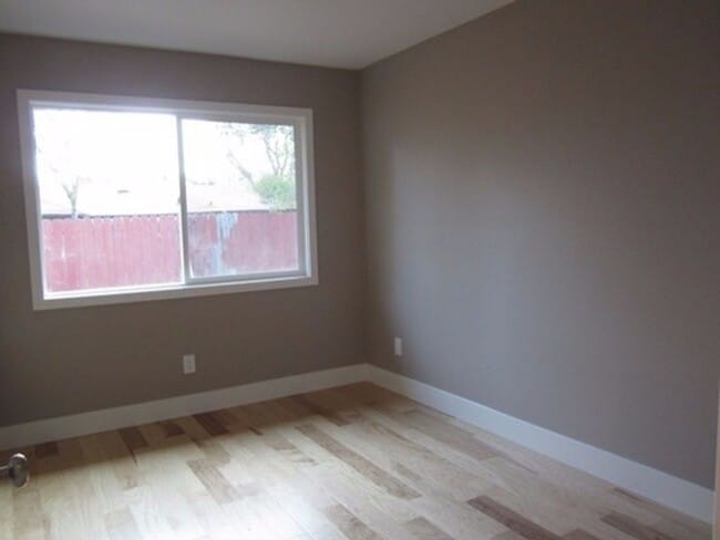 Building Photo - 4 bedroom 2 bath house in Holbrook Heights- Concord