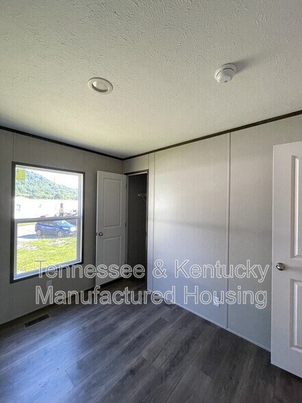 Building Photo - 218 Eller Dr