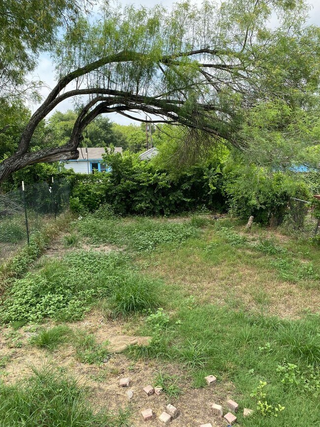 Building Photo - Charming 1-Bedroom Duplex in Wheatley Heights