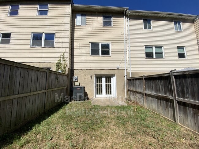 Building Photo - 813 Sledgehammer Dr