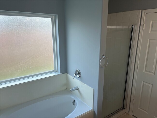 Building Photo - 7214 Crescent Mills Dr