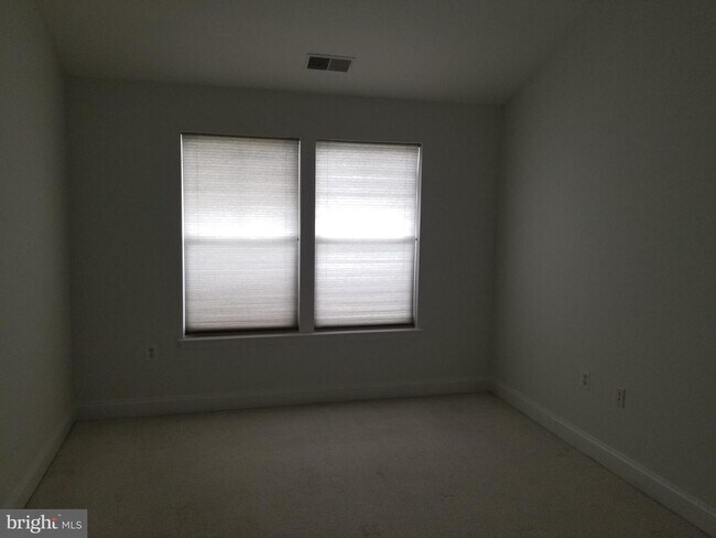 Building Photo - 12824 Clarksburg Square Rd