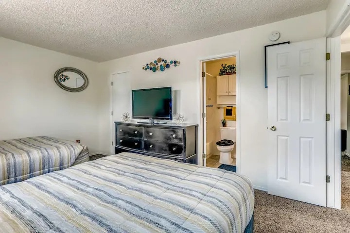 Building Photo - 99 N Moline St