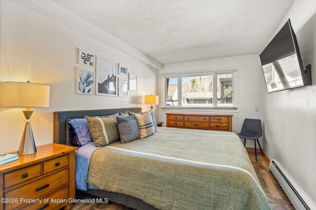 Building Photo - 210 E Cooper Ave