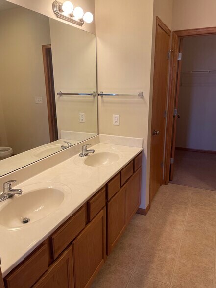 Building Photo - 5513 Sandhutton Ct