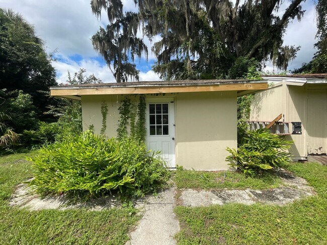 Building Photo - Updated 3BR/2BA Home in Dunnellon – Furnished Option & Extra Storage
