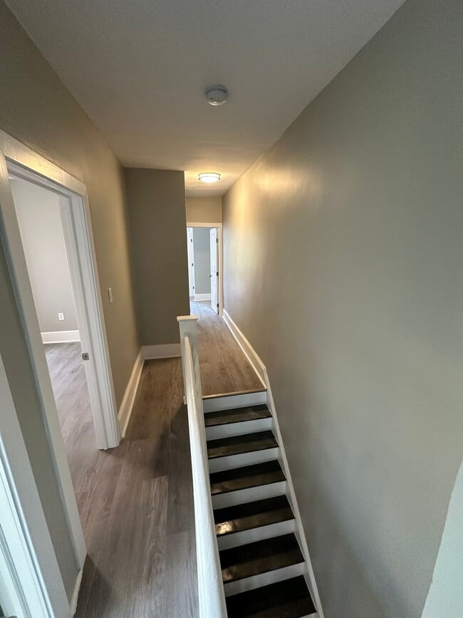 Building Photo - Discover the charm of this spacious 3-bedr...