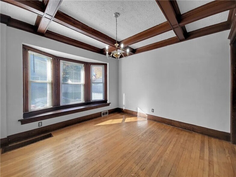 Building Photo - 546 Magee Ave