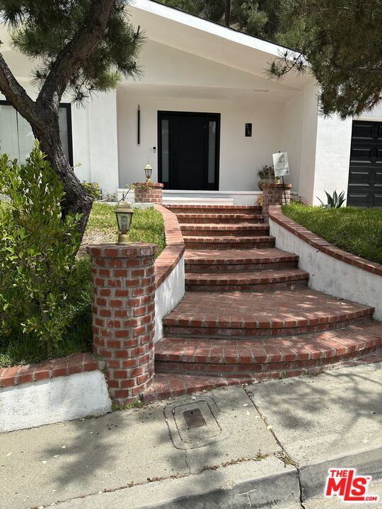 Building Photo - 9781 Blantyre Dr