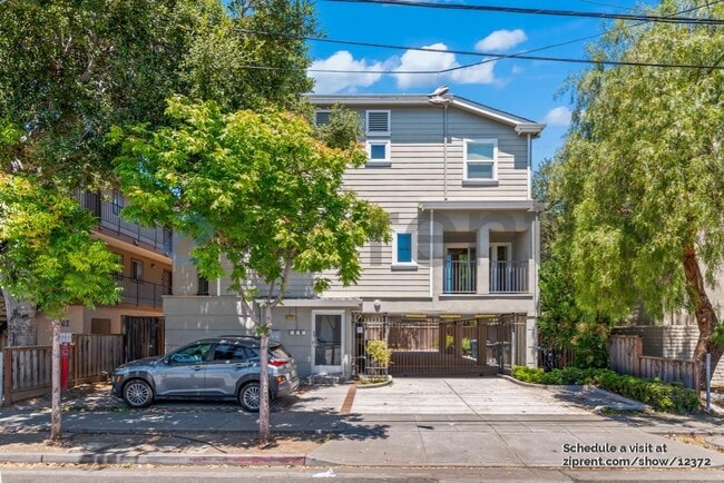 Building Photo - 508 Peninsula Ave