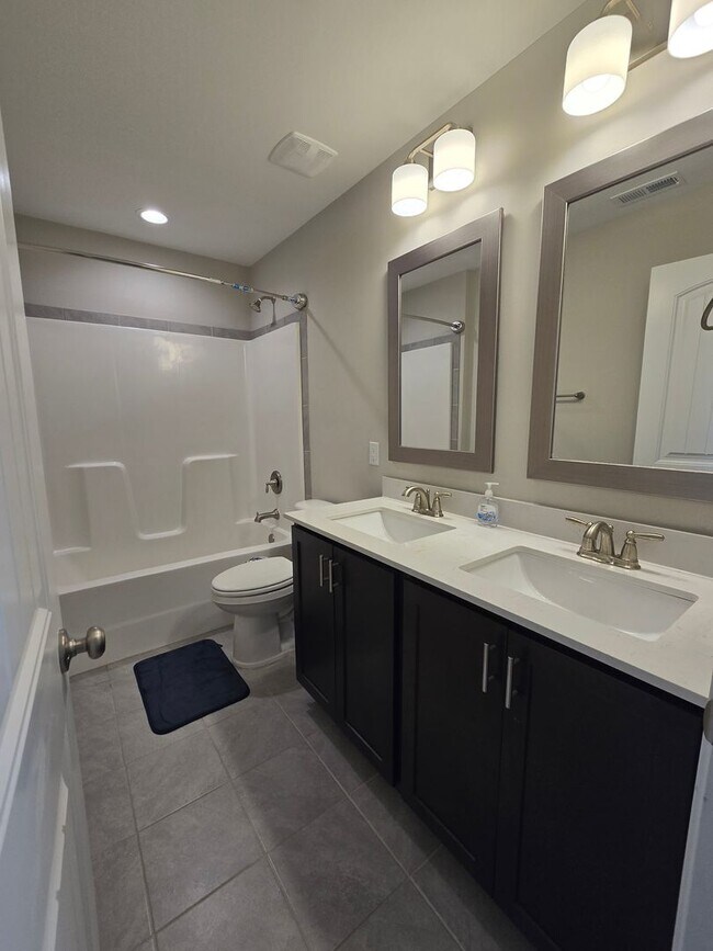 Building Photo - 1404 Friar Rock Cir