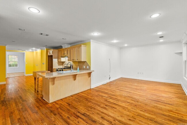 Building Photo - 7023 H St