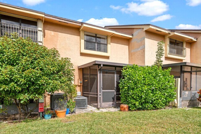 Building Photo - 3783 Carambola Cir N