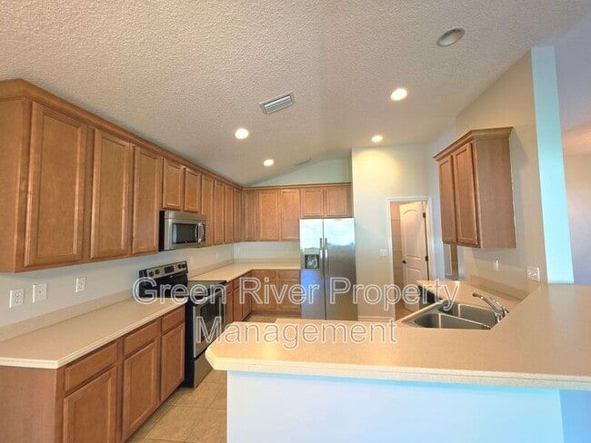 Building Photo - 824 Songbird Dr
