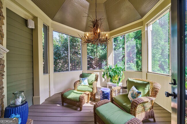 Building Photo - 115 Peninsula Dr