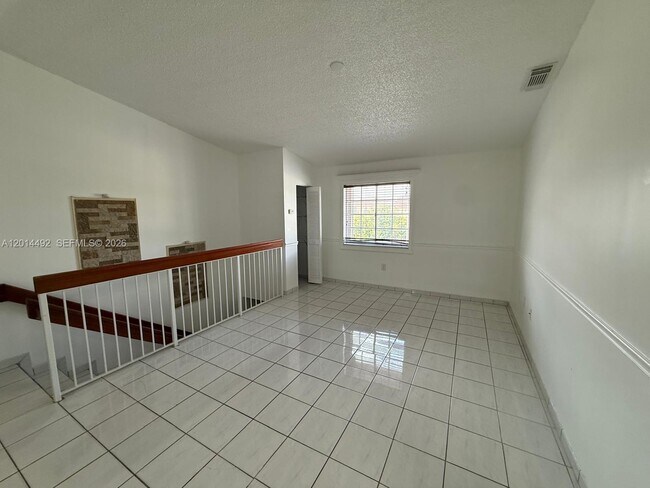 Building Photo - 2212 W 74th St