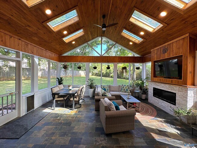 Building Photo - 2709 Thornton Cir SW