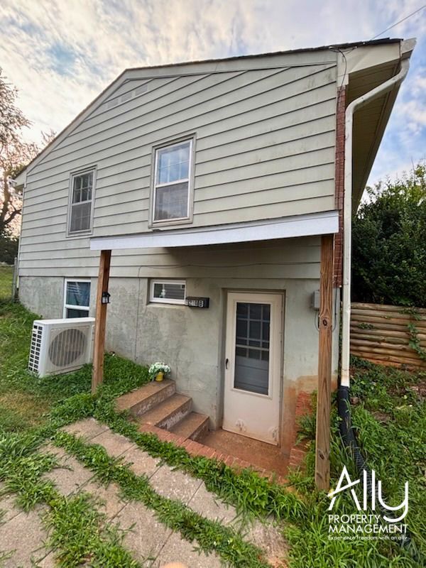 Building Photo - 1210 Agnese St