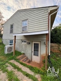 Building Photo - 1210 Agnese St