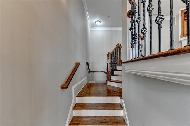 Building Photo - 813 Clifton Heights Ln NE