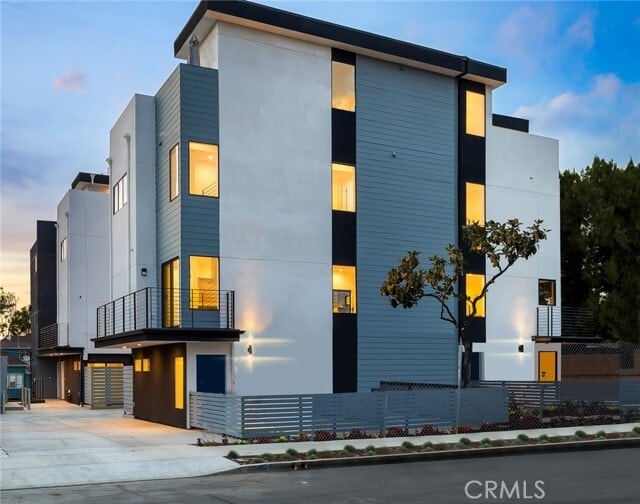 Primary Photo - 233 N Burlington Ave