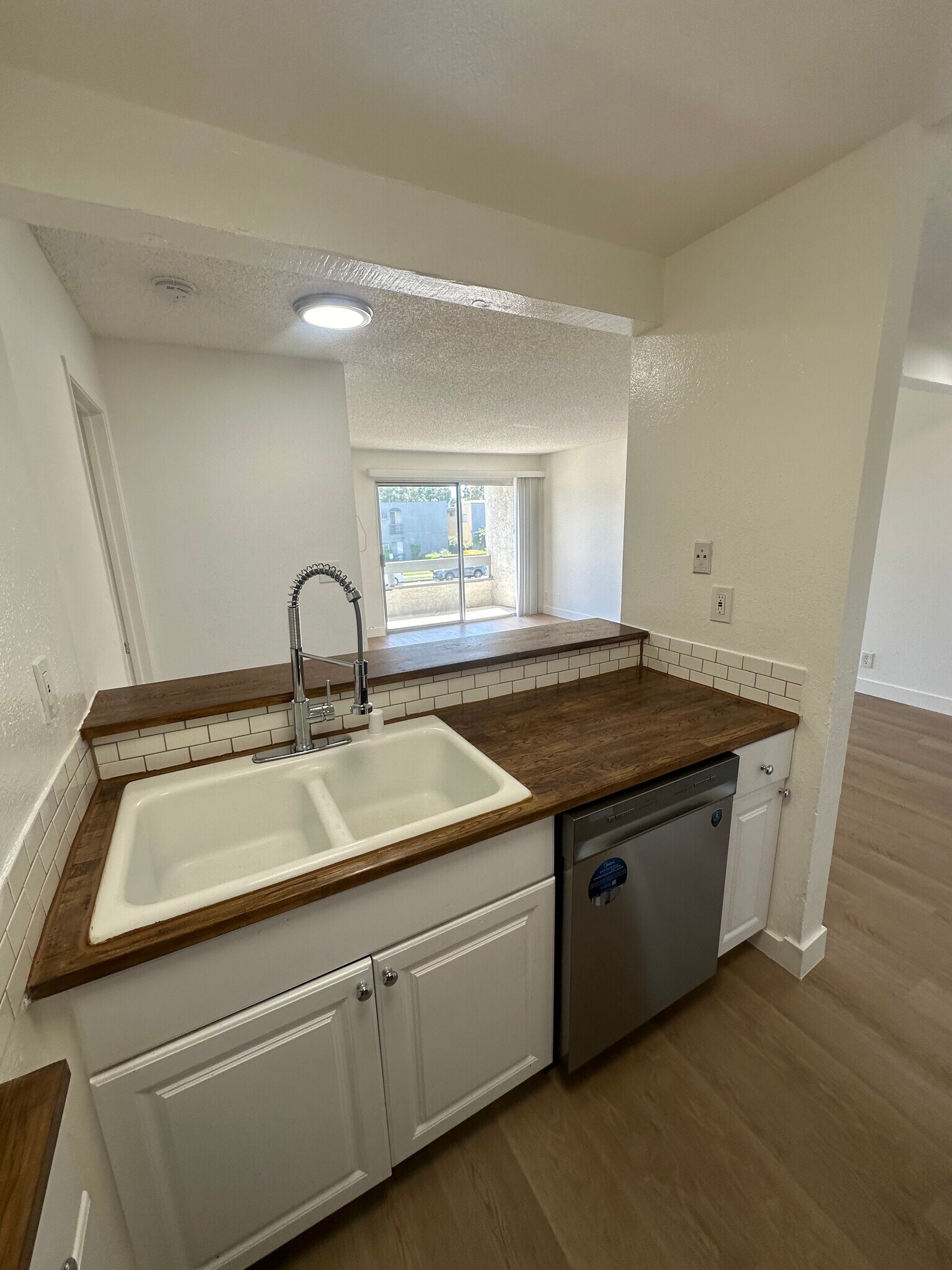 Building Photo - 21801 Roscoe Blvd