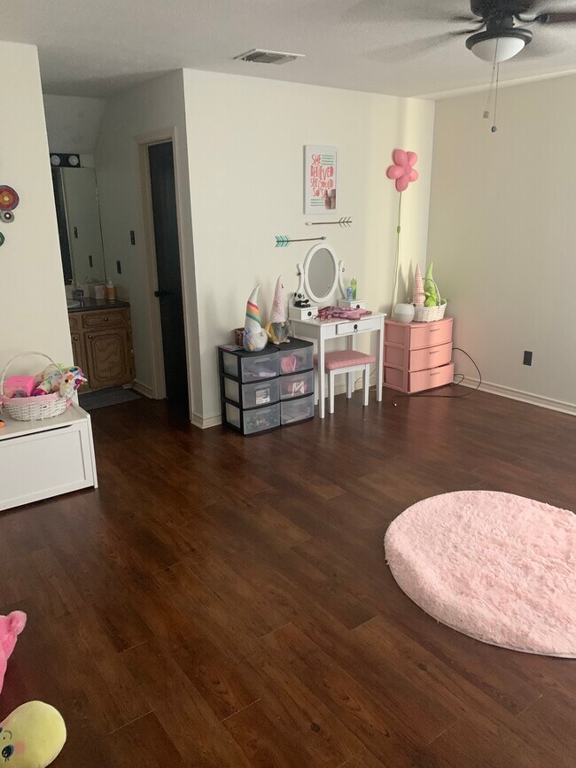 Building Photo - 115 Pearson Ln