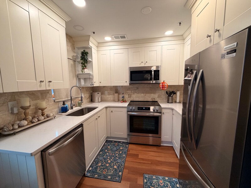 Building Photo - 245 Winding River Dr