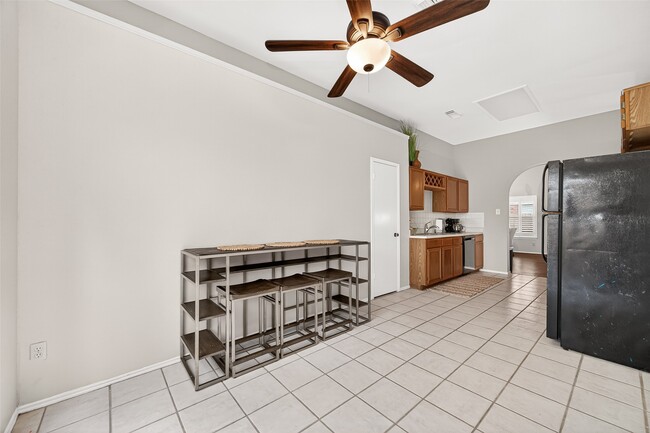 Building Photo - 5814 N Magazine Cir
