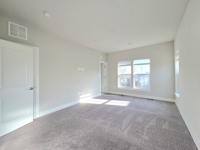 Building Photo - 820 Fern Pl NW