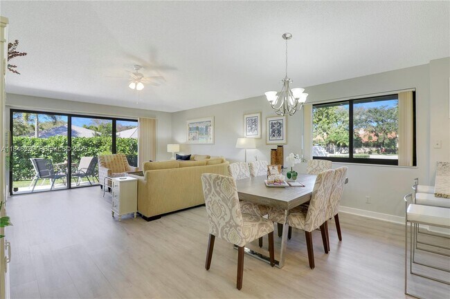 Building Photo - 105 Club Dr