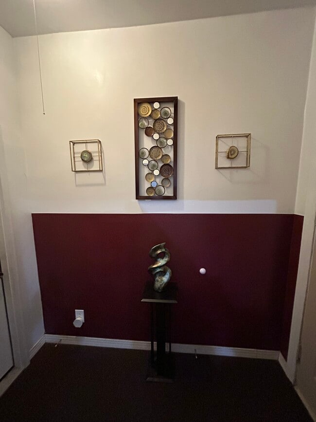 Building Photo - 6630 S Ingleside Ave