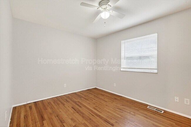 Building Photo - 10216 Royal Dr