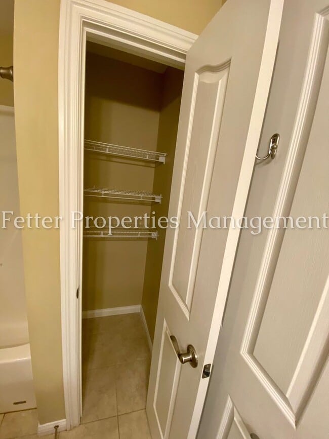 Building Photo - Gorgeous 3 Bedroom Newburgh Home!